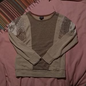 Day trip light weight sweatshirt